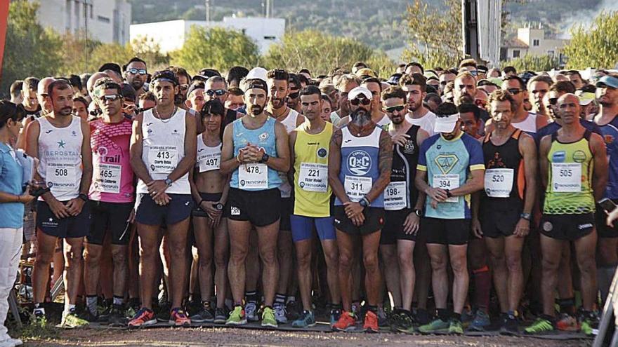 Los atletas esperan la salida de la novena ediciÃ³n de la Cursa Rural Intervinyes.