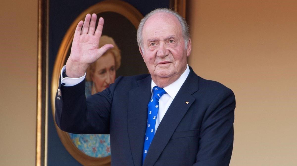 El rey Juan Carlos I saluda en la plaza de toros de Aranjuez, el 2 de junio del año pasado.