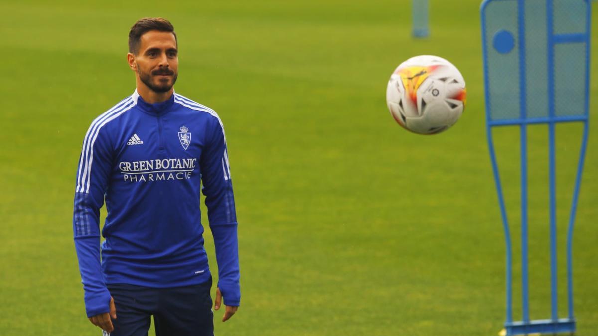 Javi Ros, en el entrenamiento de este viernes en La Romareda.