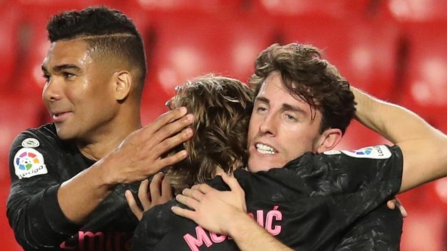 Los jugadores del Real Madrid celebran uno de los goles del conjunto blanco