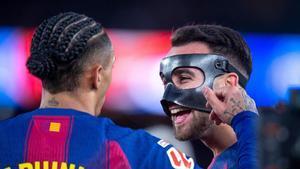 Eric felicita a Raphinha tras el gol del delantero brasileño al Oviedo.