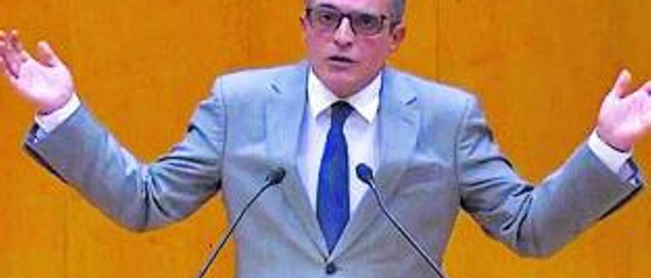 El senador ibicenco José Vicente Marí Bosó durante su defensa de la proposición del PP.