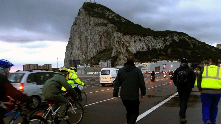 Controles a la entrada del Peñón de Gibraltar