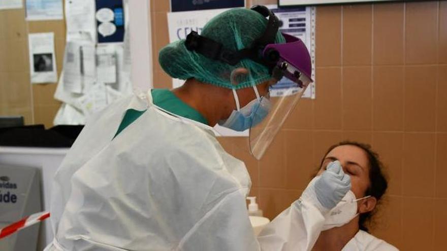 Brote en Boal con tres miembros de una familia y un contacto estrecho