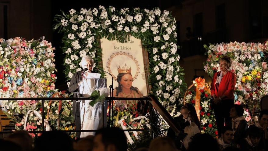 Ofrenda de flores a la Virgen de los Lirios.