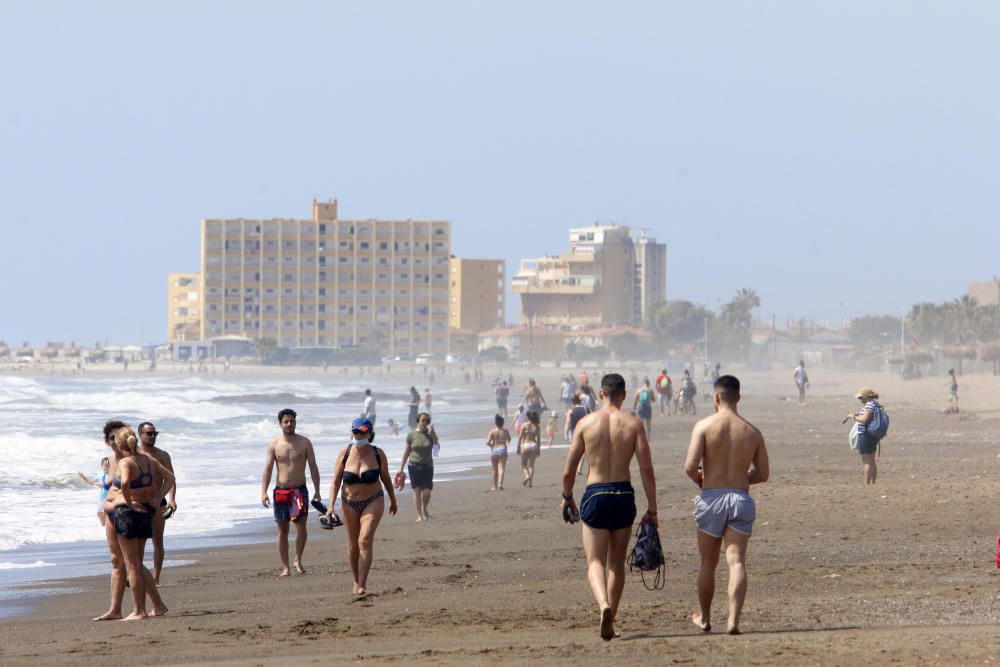 Cada vez queda menos para que Málaga entre en la fase 2 de la desescalada. Con ella, llegará la apertura de las playas y los comercios playeros y los chiringuitos de la capital ya se preparan para una afluencia mayor de bañistas.