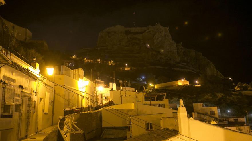 El Castillo de Santa Bárbara sin luces por &#039;La Hora del Planeta&#039; en la edición de 2018