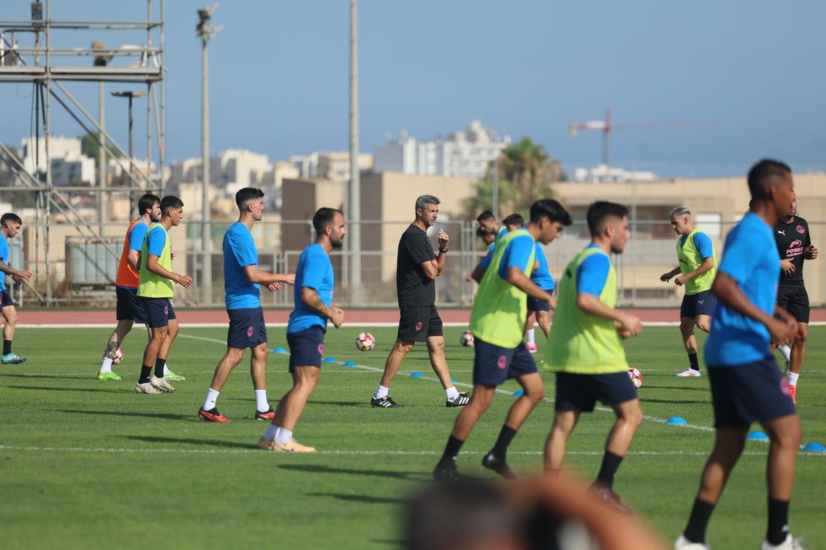 El primer entrenamiento de pretemporada de la UD Ibiza, en imágenes