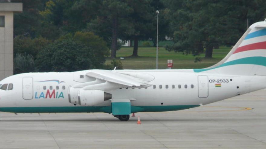 El avión siniestrado, en la zona de estacionamiento de Peinador. // ALF-Vigo