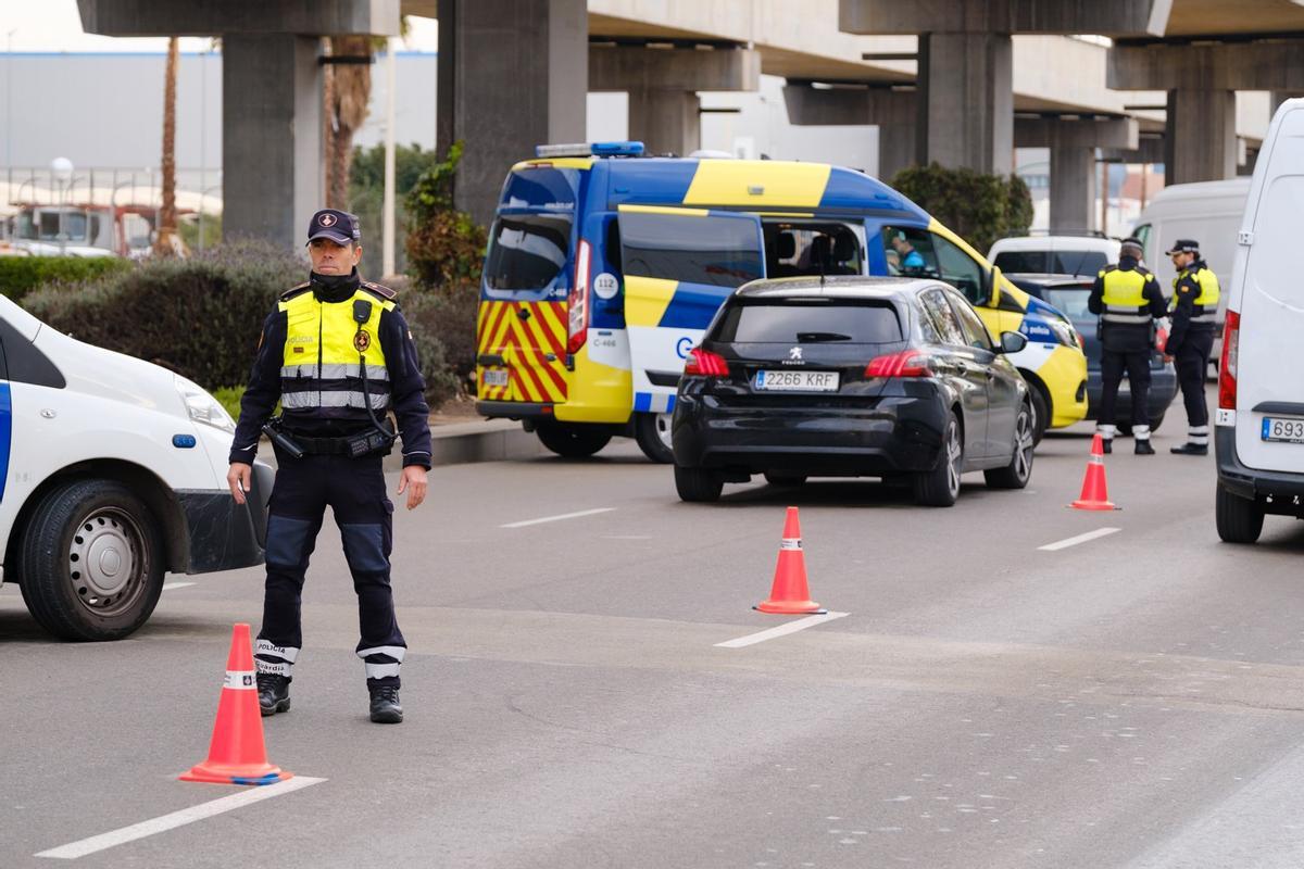 Control de la Guardia Urbana en la Zona Franca de Barcelona