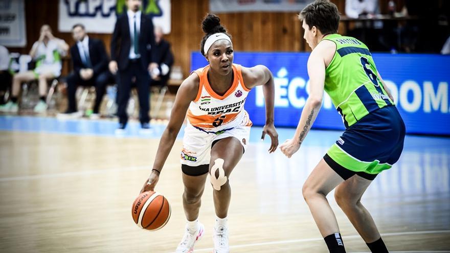 Chelsea Nelson refuerza el juego interior del Hozono Jairis