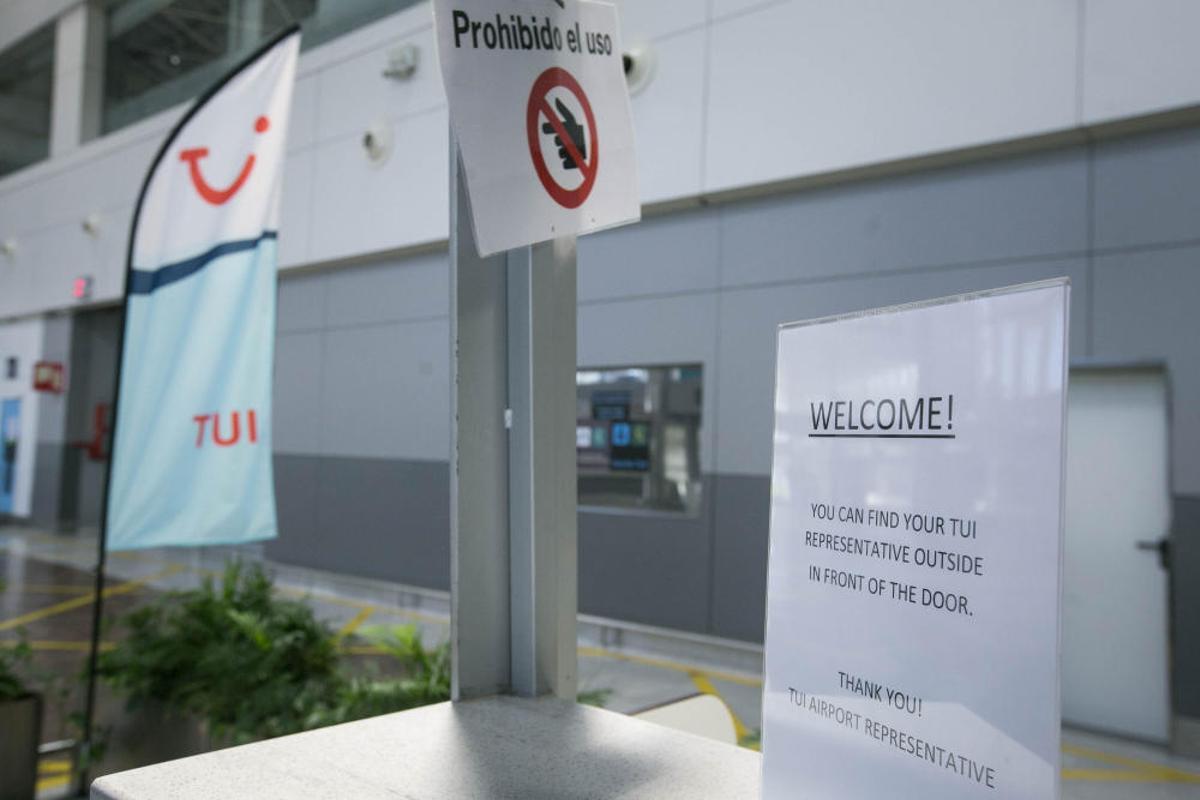 Llegada de pasajeros de TUI a aeropuerto del Sur Llegada de pasajeros de TUI a aeropuerto del Sur