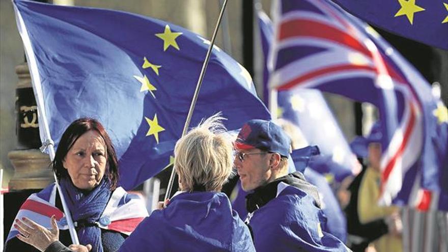 El Parlamento retará de nuevo a May con alternativas al ‘brexit’