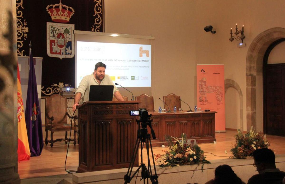 Ángel Santos en la ponencia ‘La I Edad del Hierro en el valle del Huecha. El Convento de Mallén’. | SERVICIO ESPECIAL