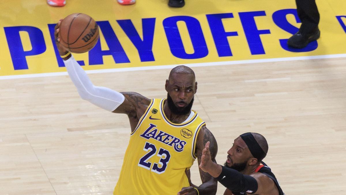 Los Lakers sacan pecho en el primer duelo de 'playoff' sin Doncic