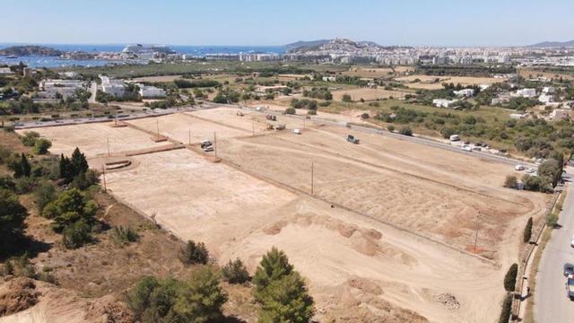 Terreno en el que se proyecta el hospital durante el inicio de los movimientos de tierra para la exploración arqueológica. | JESÚS AL LÍMITE