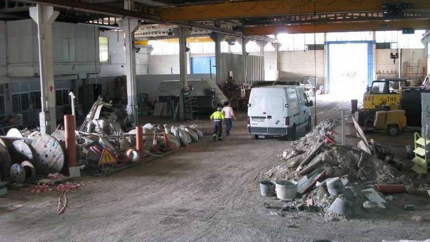 El actual almacén municipal, en la nave alquilada en Rúa dos Pazos.