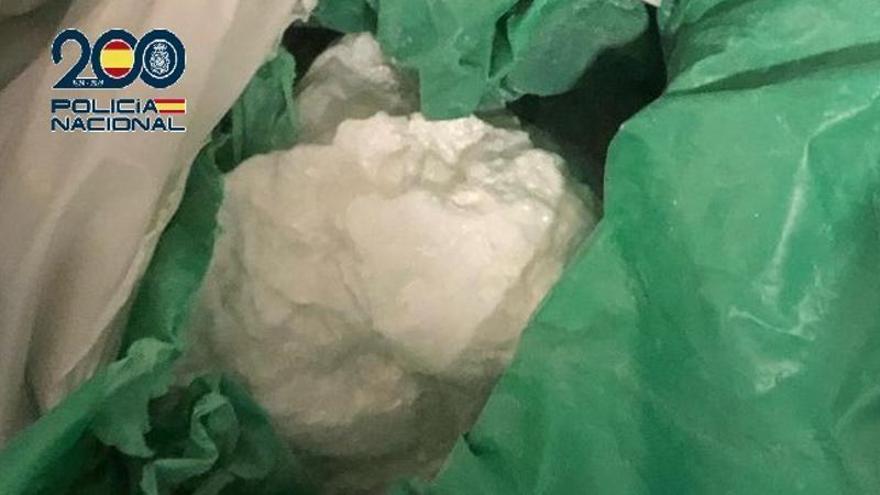 Arrestado un hombre con 17 detenciones anteriores que llevaba una pelota de coca en roca por la calle en Murcia