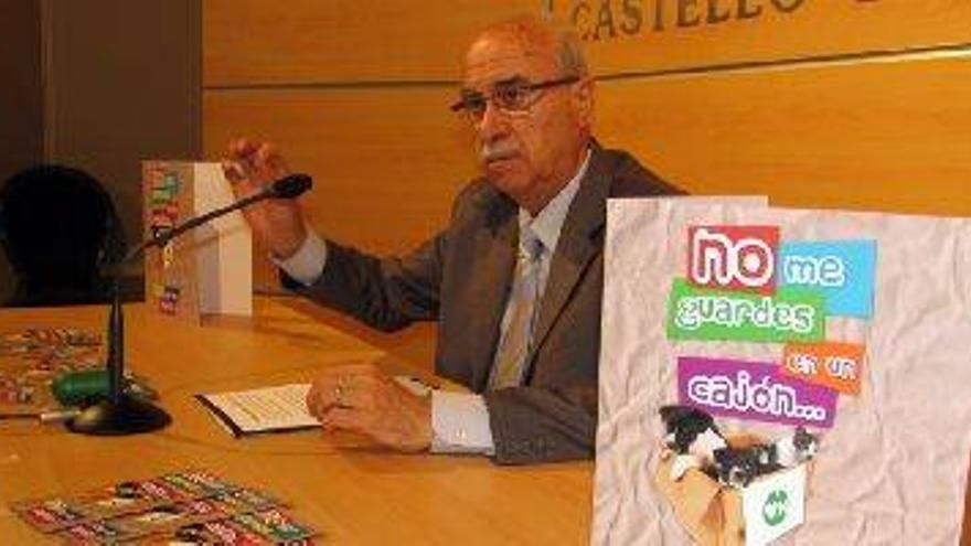 El concejal de Sanidad, Miquel Soler, ha presentado esta mañana la campaña “No me guardes en un cajón… no soy un juguete” que tiene que ver con la lucha contra el abandono y maltrato animal por parte del Ayuntamiento de Castellón”.