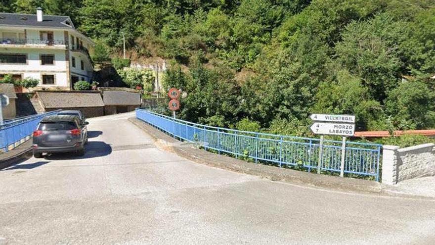 Cangas del Narcea pone fin a años de baches en el acceso a Villategil, Morzó y Labayos: “La carretera ya no tenía reparación”