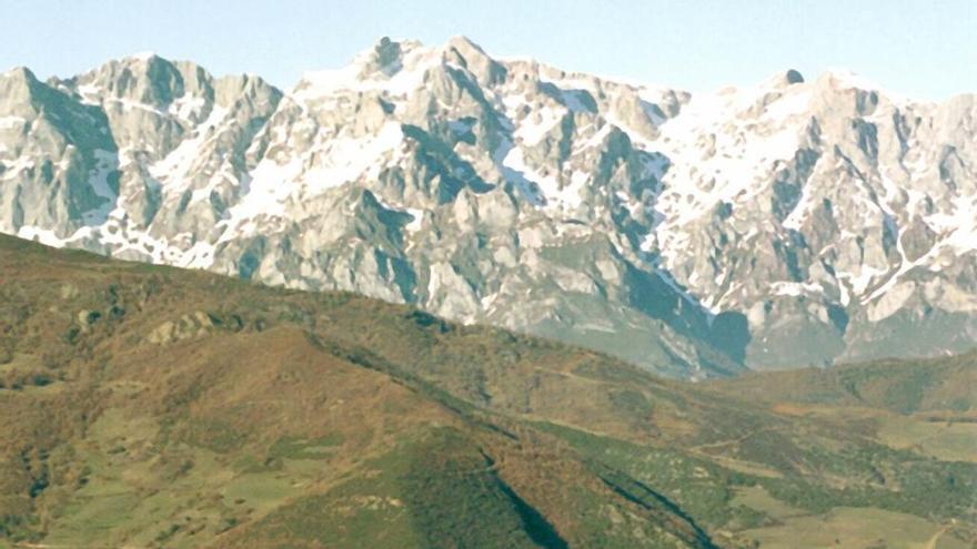 Rescatados dos escaladores murcianos en Picos de Europa cuando hacían rápel
