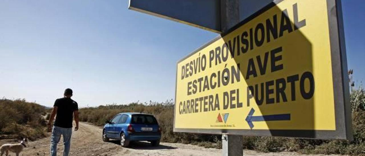 El desvío provisional en la Colonia de Santa Eulalia para llegar a la estación del AVE de Villena a través de la vía pecuaria del Puerto