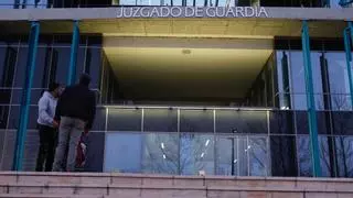 Aporrean la puerta de una nave en Zaragoza y les descubren siete patinetes robados