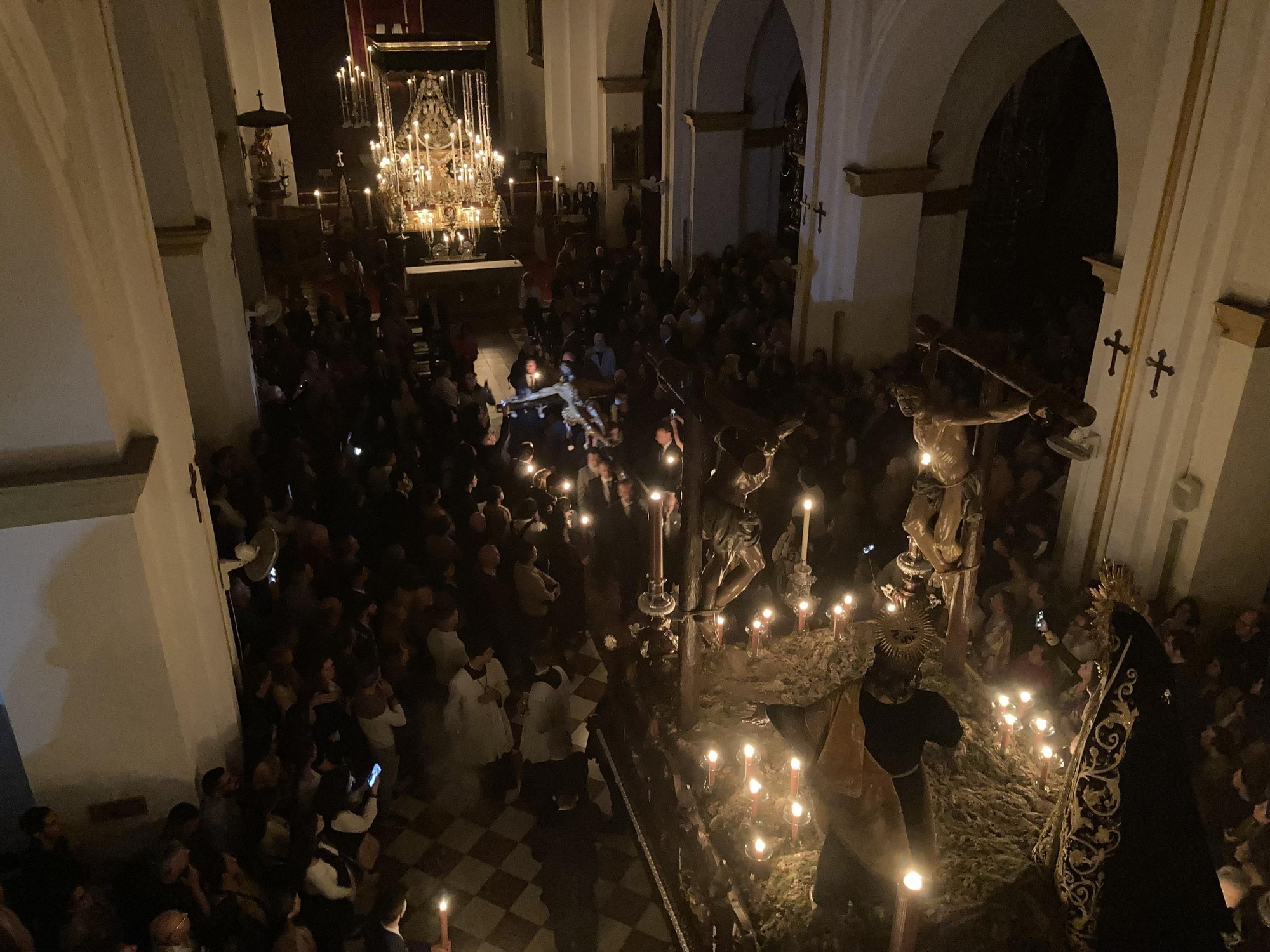 Traslado claustral y entronización del Cristo del Perdón (Dolores del Puente)