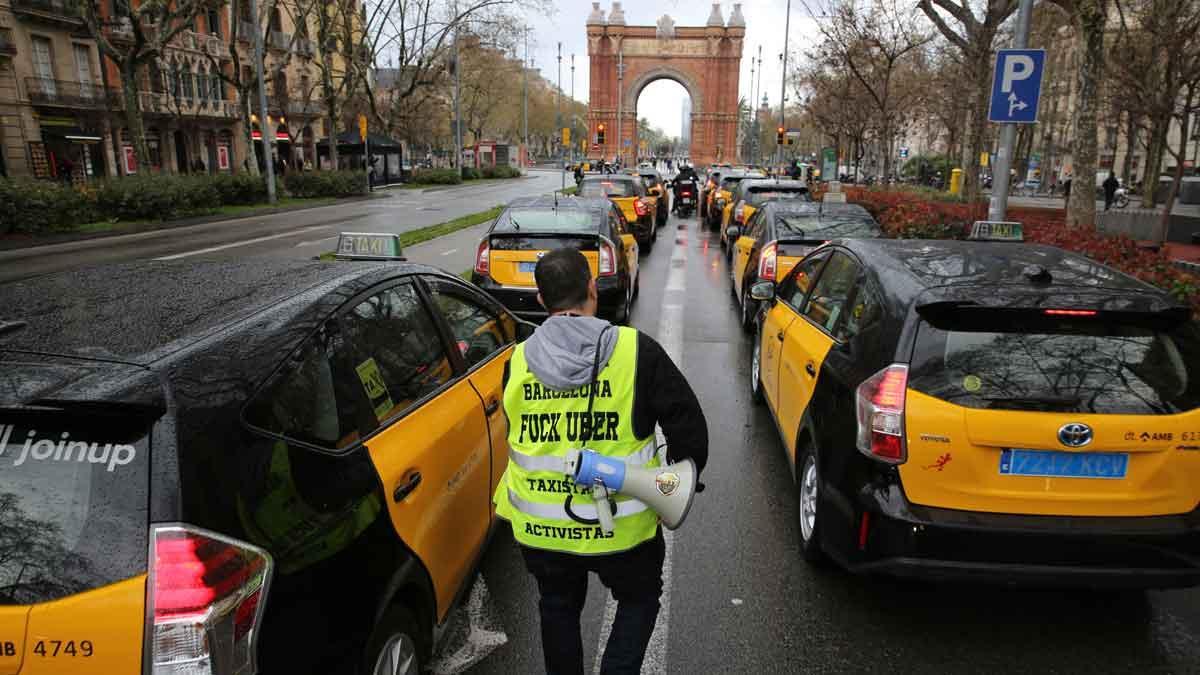 Els taxistes tornen a la vaga el 18 de maig contra les llicències VTC