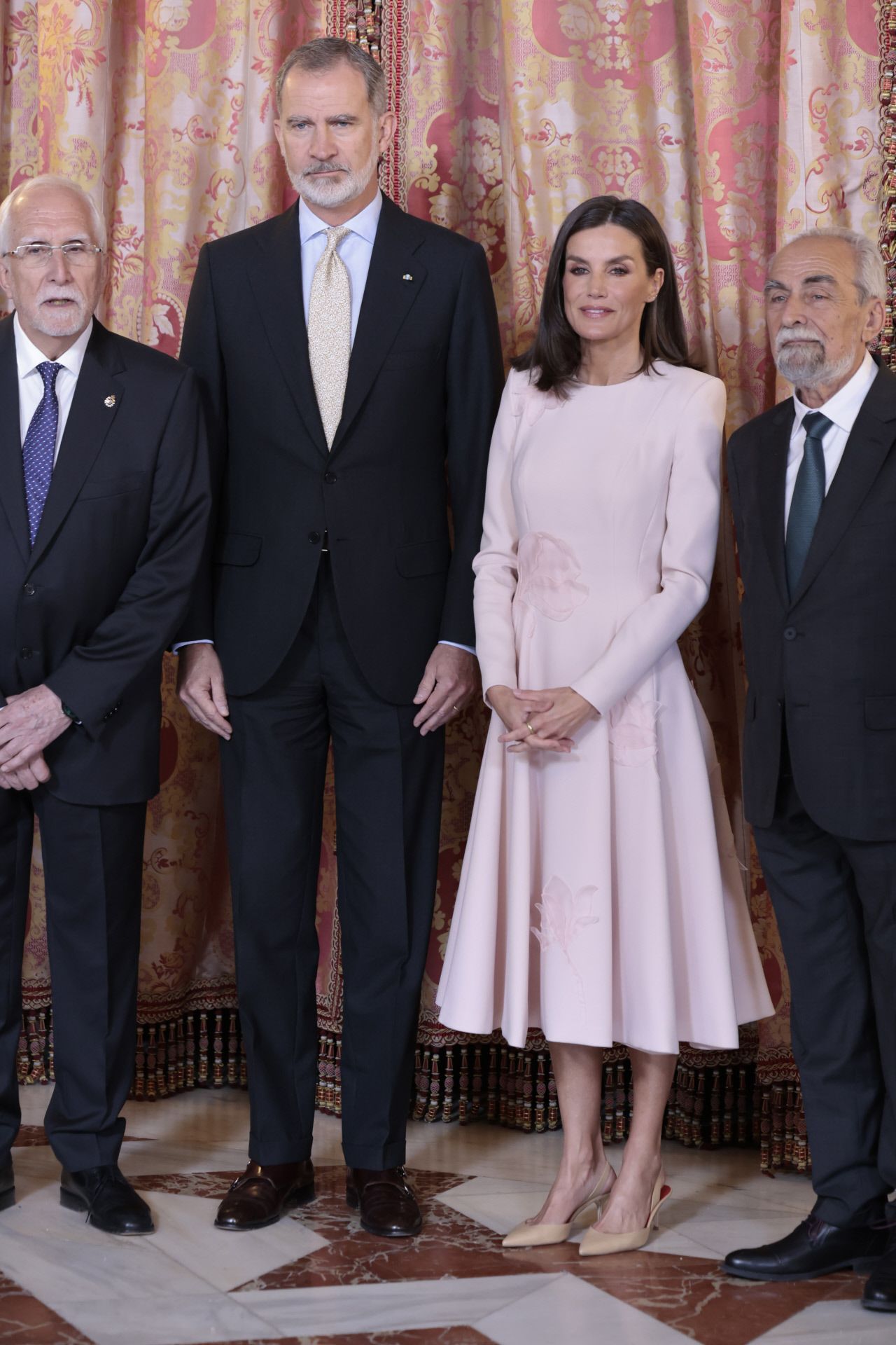 El look de la reina Letizia en el almuerzo ofrecido con motivo del Premio Cervantes 2023