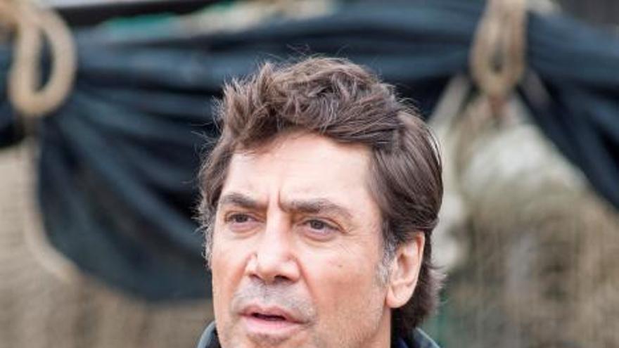 Bardem s&#039;embarca a Blanes per recuperar plàstic del mar i fabricar ulleres de sol