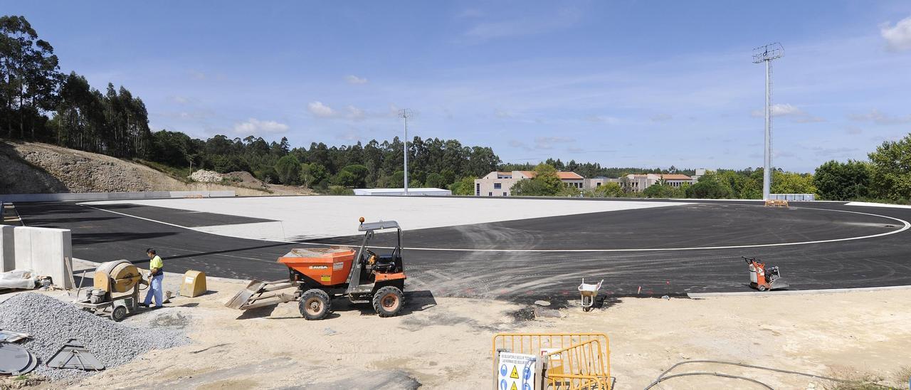 Obras en las pistas de atletismo de A Estrada.
