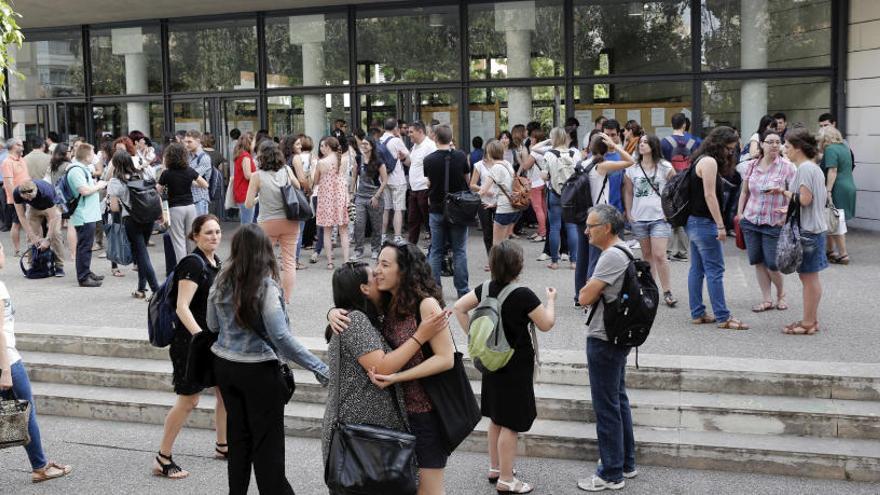 Los opositores docentes tendrán que certificar el nivel C1 de valenciano