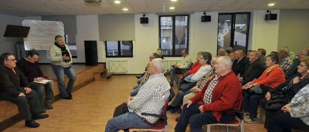 Participantes en la reunión celebrada ayer en la Casa de la Música.