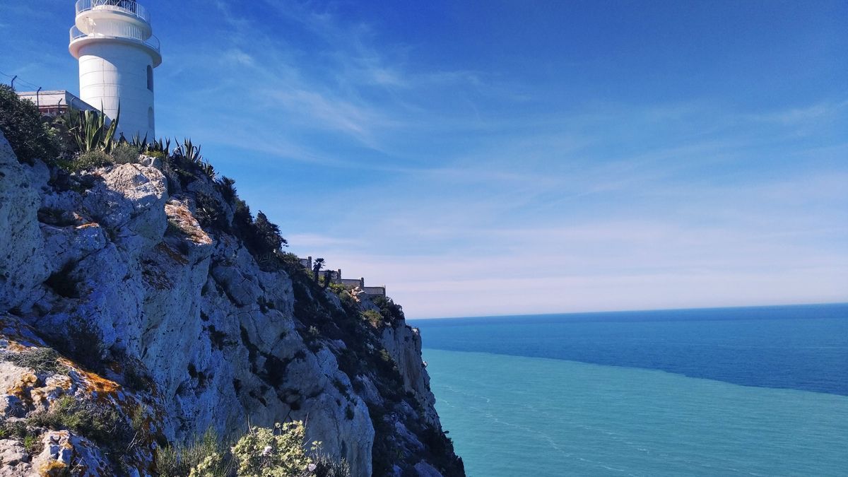 Dos azules distintos en el mar de la Marina Alta