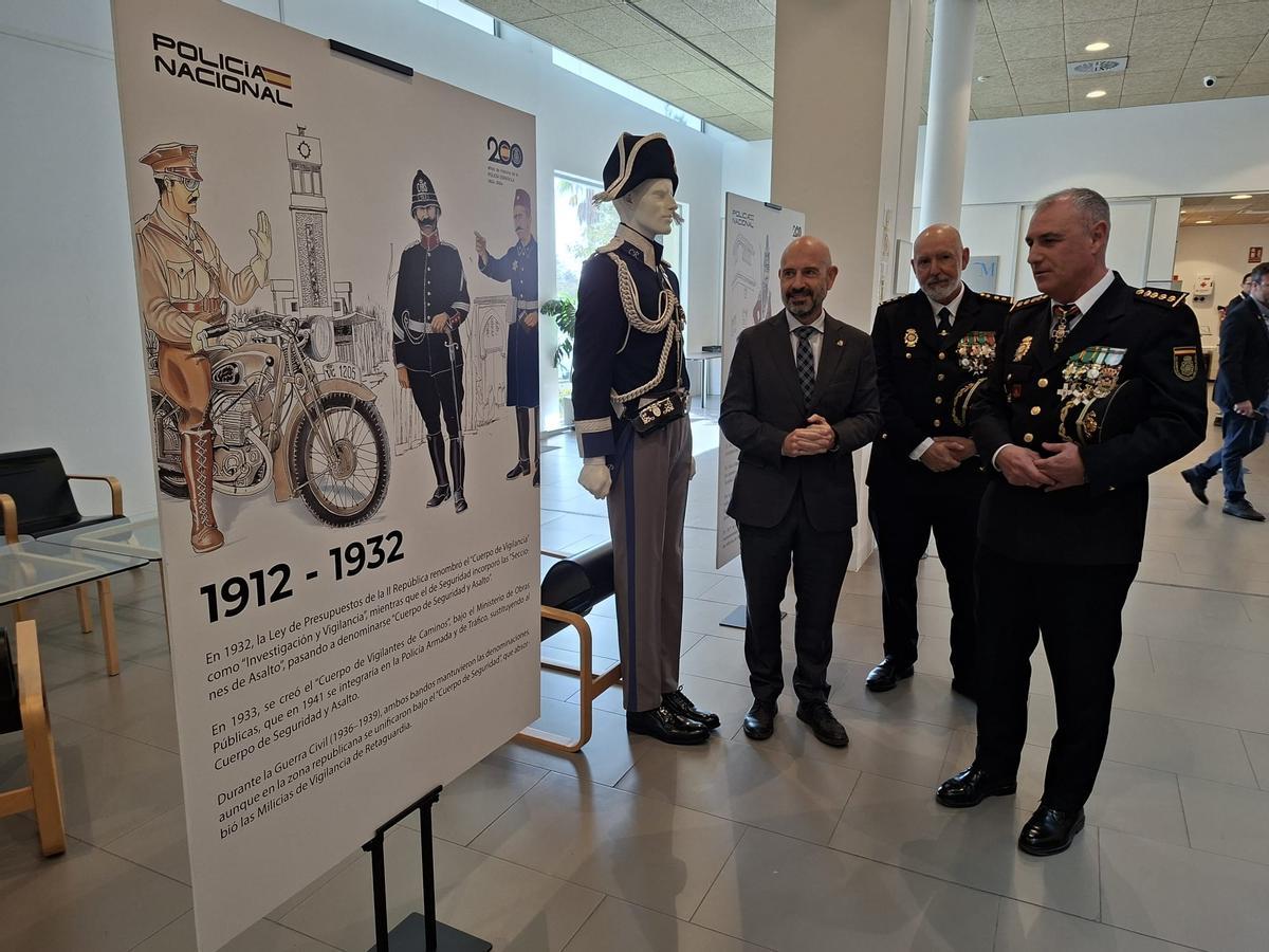 Exposición con motivo del aniversario de la Policía Nacional