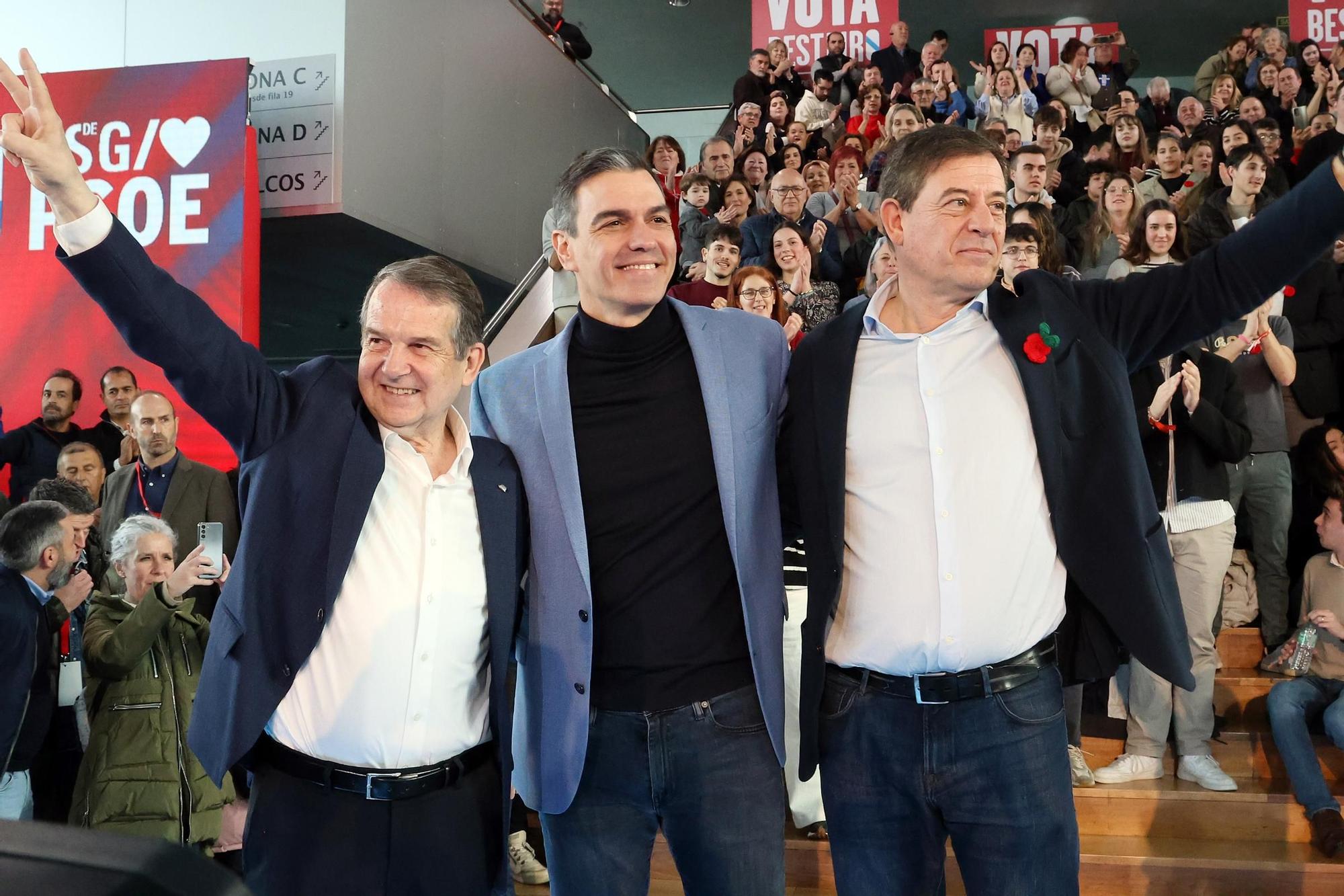 Pedro Sánchez arropa a Besteiro en Vigo a una semana de las elecciones gallegas