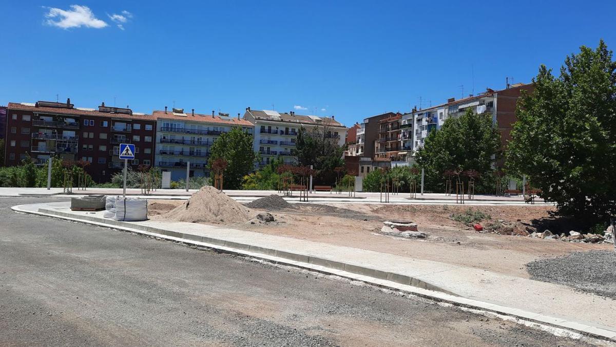 Imatge de les obres d’urbanització que es porten a terme a prop de l’escola Séquia | FRANCESC GALINDO