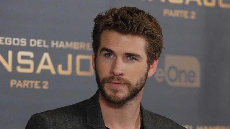 Liam Hemsworth rehace su vida junto a una rubia desconocida