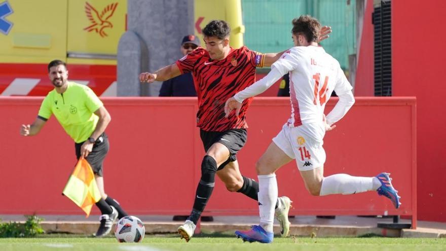 El Mallorca B choca contra la experiencia del Saguntino