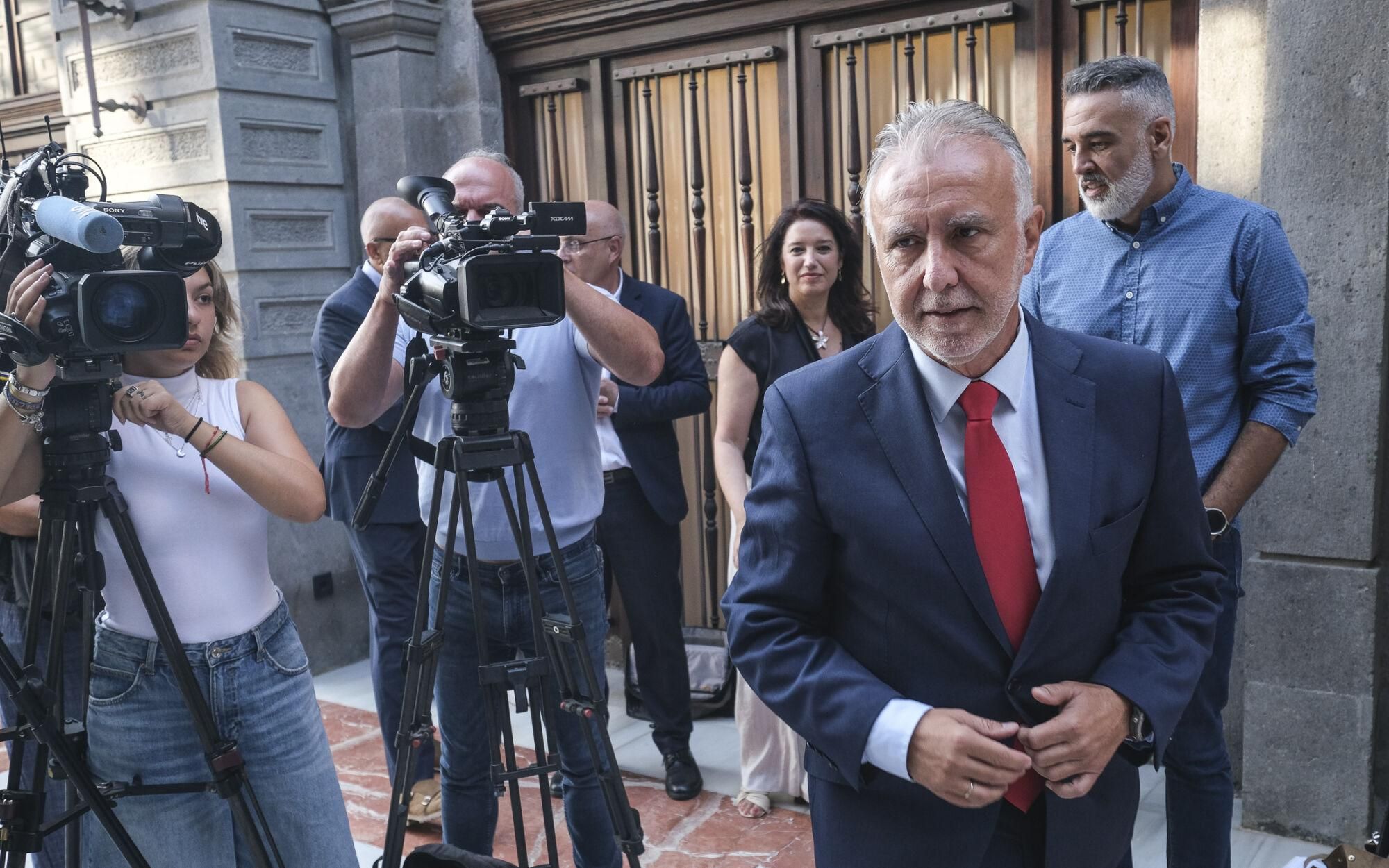 Encuentro informativo con Ángel Víctor Torres, ministro de Política Territorial y Memoria Democrática de España 