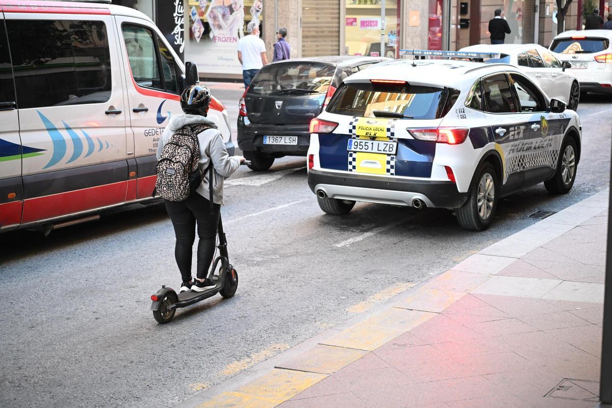 Los usuarios de patinete tienen que llevar casco en Elche