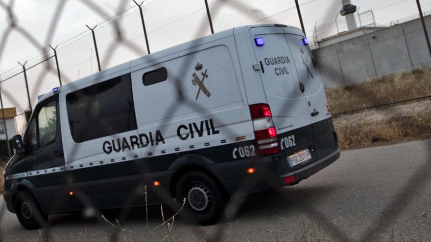 El furgón de la Guardia Civil que condujo a la cárcel de Picassent anoche a Eduardo Zaplana