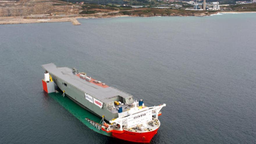 Uno de los barcos de Dockwise en Punta Langosteira