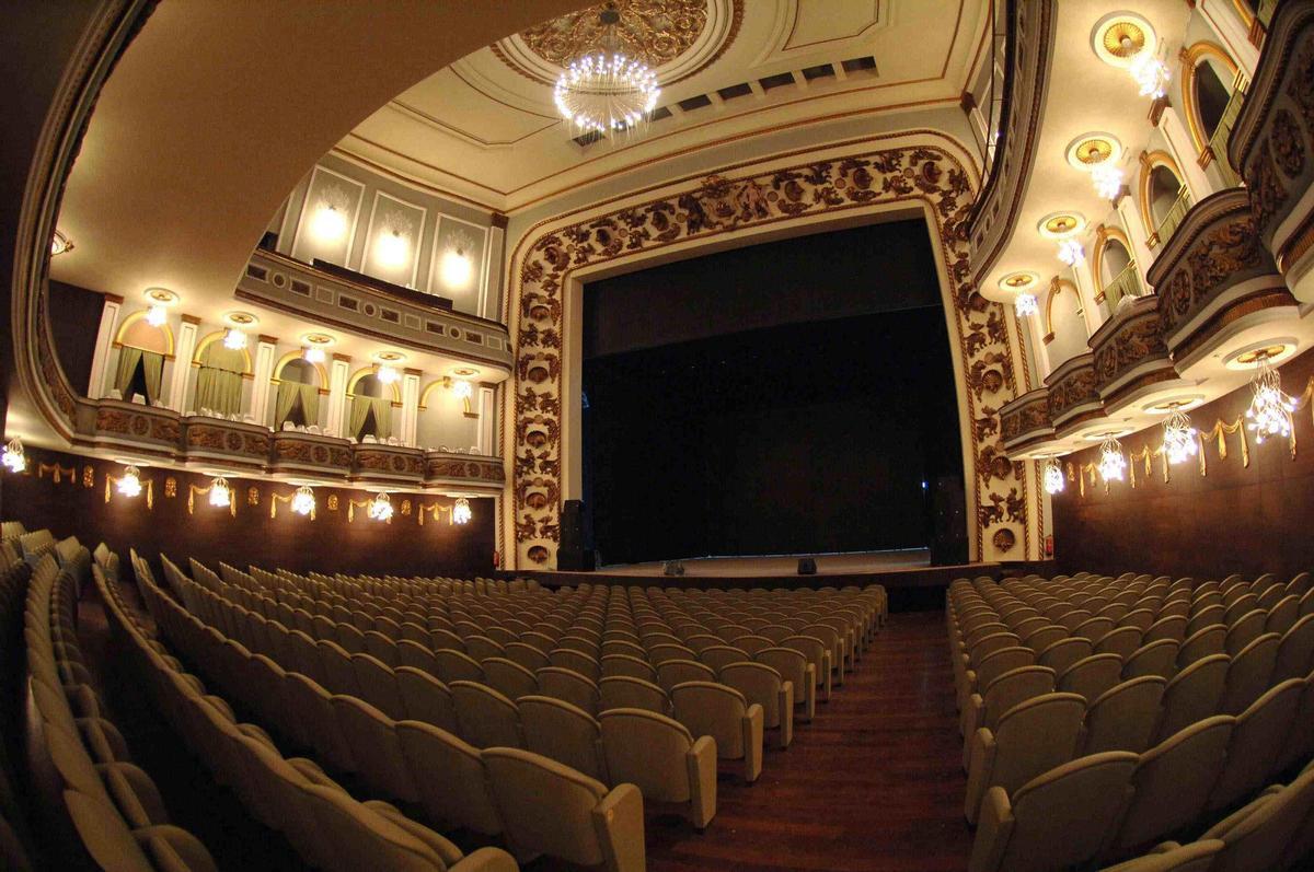 El Teatro Colón de A Coruña, vacío.