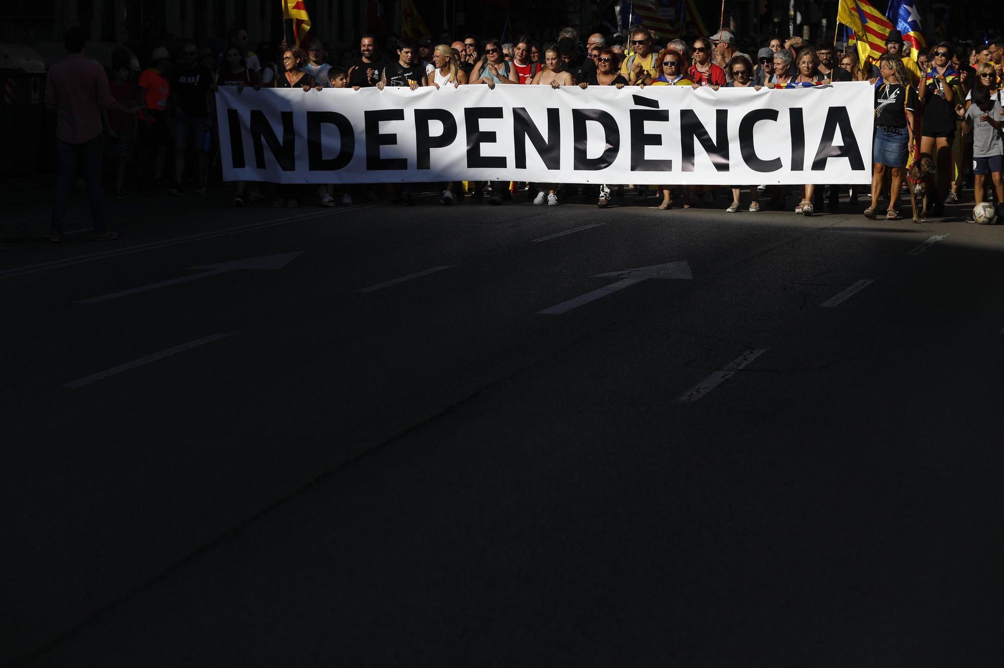 Líders d’ERC participen en la manifestació de la Diada a Girona