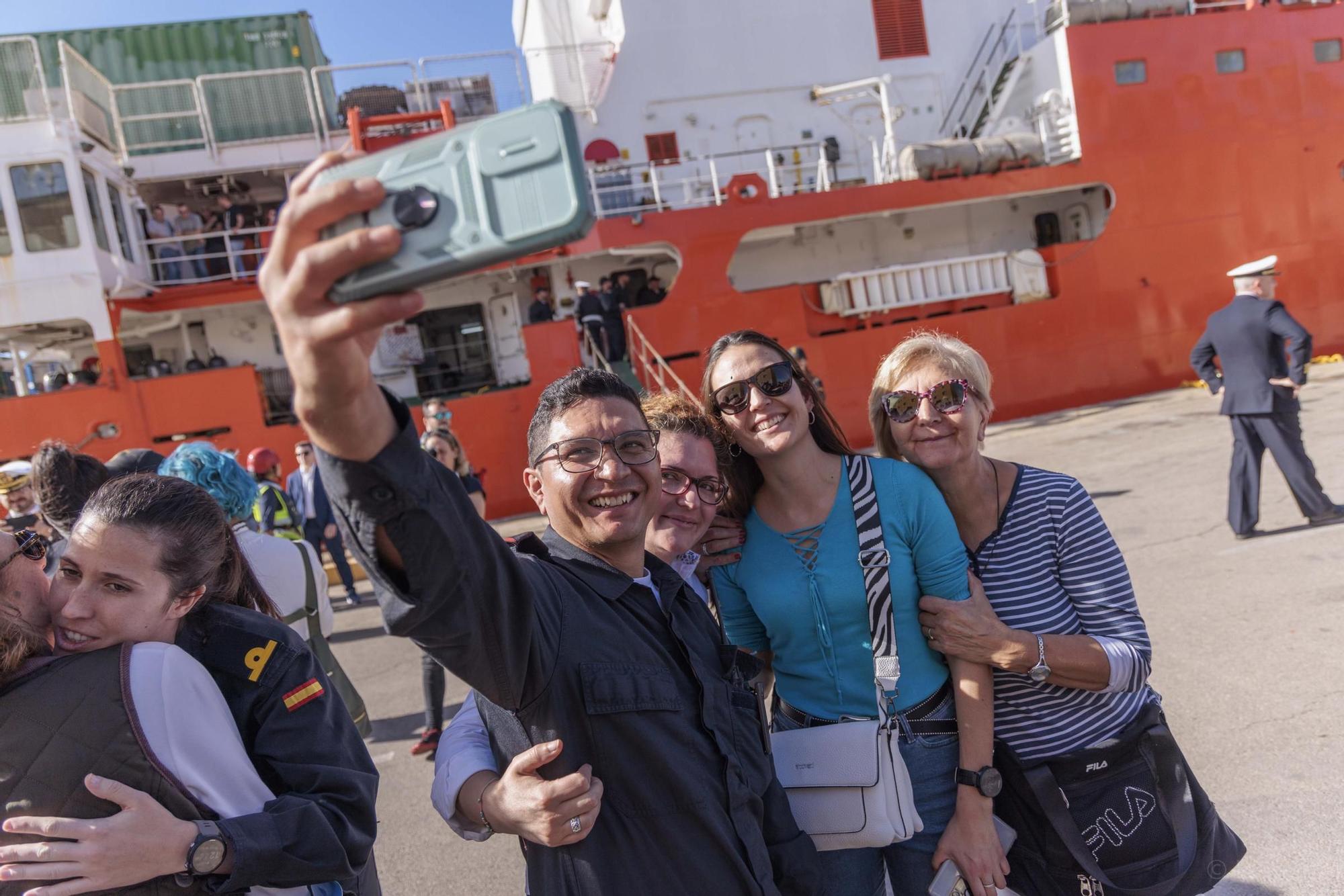 Las imágenes de la despedida del buque Hespérides en Cartagena