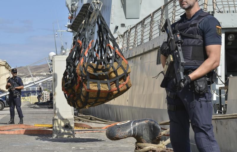 23/10/2018 LAS PALMAS DE GRAN CANARIA. Llegada a la Base Naval del barco remolcador Breath cargado con 1400kg de cocaína que ha sido apresado en aguas próximas a Canarias.  FOTO: J. PÉREZ CURBELO  | 23/10/2018 | Fotógrafo: José Pérez Curbelo