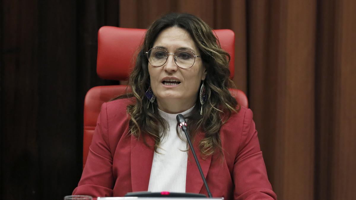 La 'consellera' de Presidència, Laura Vilagrà, durante su comparecencia en el Parlament de Catalunya.