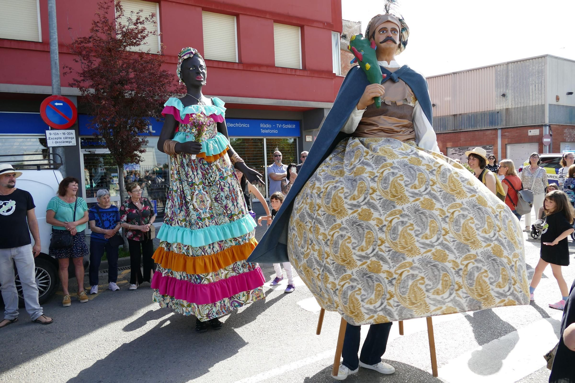La trobada gegantera de la Diada de Santa Creu celebra els 30 anys dels Amics dels Gegants de Figueres